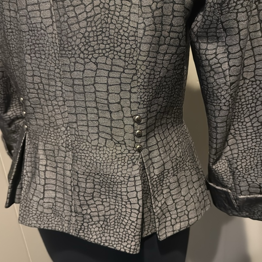 Isabel gray/black metallic croc print studs pleated peplum lined jacket. Small - Picture 6 of 8